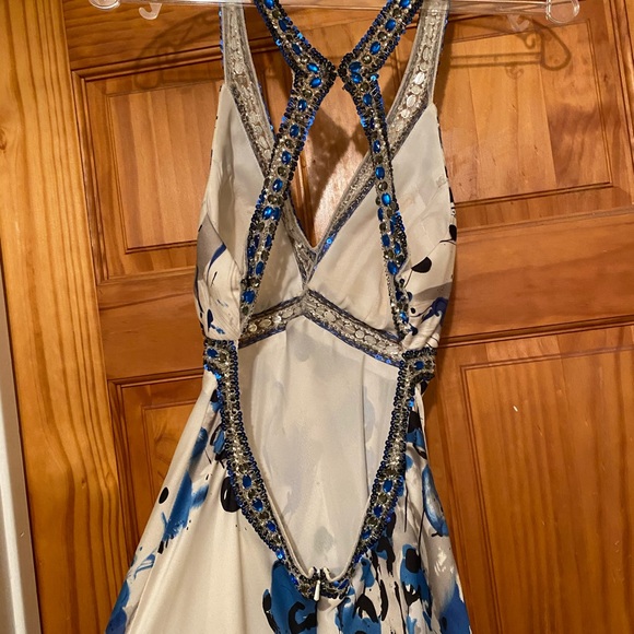 Gown - Picture 5 of 6